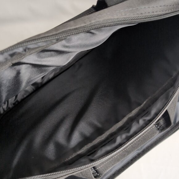 Targus 16" Black/Red Travel Laptop Bag 3 Compartments with Carry On Strap - Picture 5 of 6